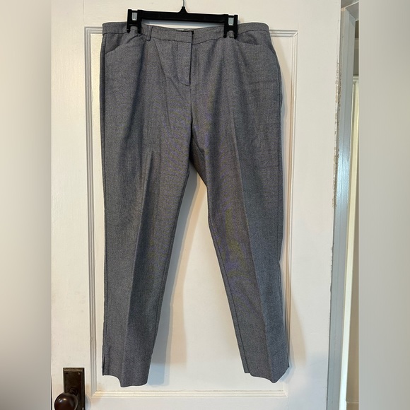 Grey capri pants - Picture 1 of 4